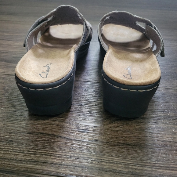 Clarks Lexi Basil Pewter Sandals Women's 9 Bead Detail Leather Wedge Heel Slides - Picture 6 of 9